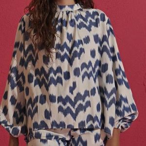 NWT Punicana navy/ beige bubble blouse, size XS